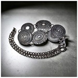 Chico’s Sculptural Medallion Chain Belt – Antiqued Silver Tone